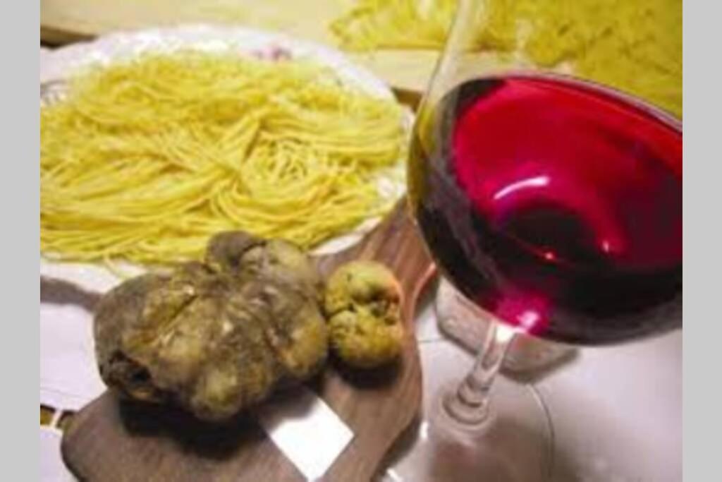 Апартаменти Ex Ostu Impero: Vino, Tartufo Ed Ospitalita Ла-Морра Екстер'єр фото